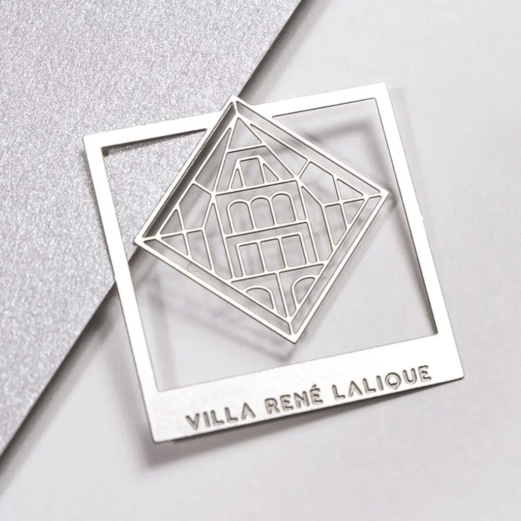 Clip marque-page en métal doré créé pour la Villa René Lalique